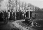 Kornilov's grave. Denikin and others. 1919.png